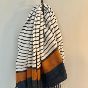 Abercrombie & Fitch Blanket Scarf